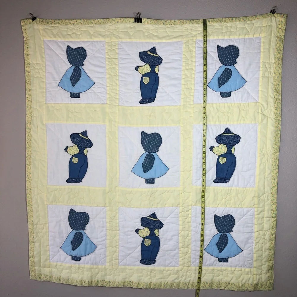 Vintage Grandma Hand Made Patchwork Sunbonnet Sue & Overall Sam Cute Crib Quilt